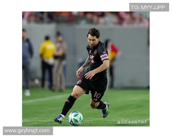 足球明星如何通过努力与坚持实现职业生涯的辉煌成就与影响力